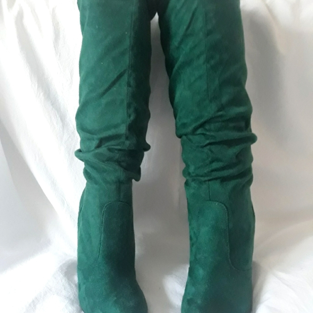Shoe Dazzle 9.5 green suede